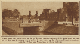 872726 Gezicht op de nieuwe brug over het Zwarte Water, bij het Willem van Noortplein te Utrecht, met op de achtergrond ...